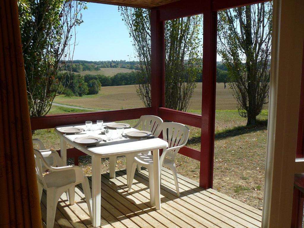 Les Chalets Des Mousquetaires Mirepoix  Номер фото